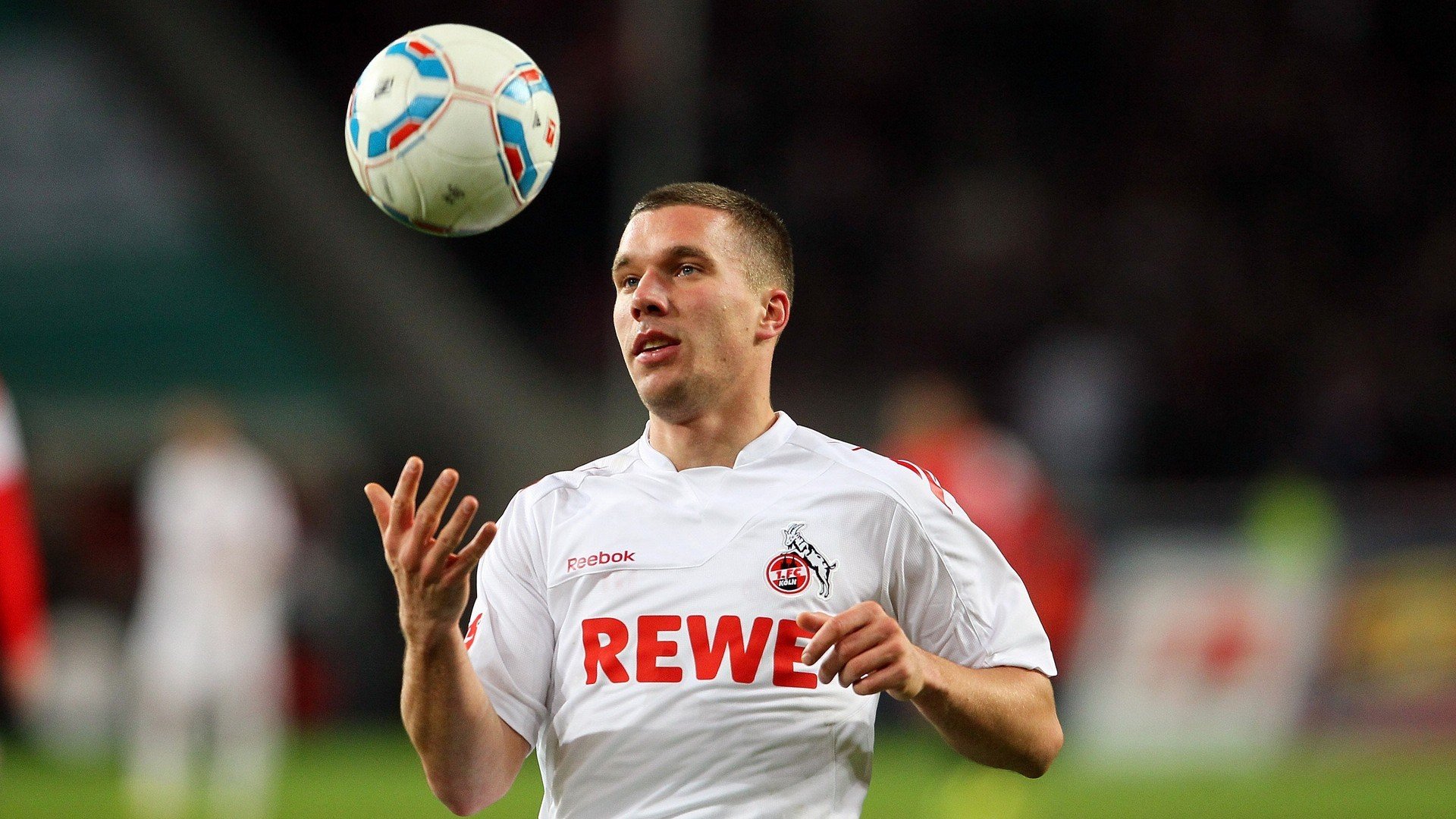 卡洛斯·阿尔卡拉斯在温网夺冠,卡洛斯阿尔卡拉兹