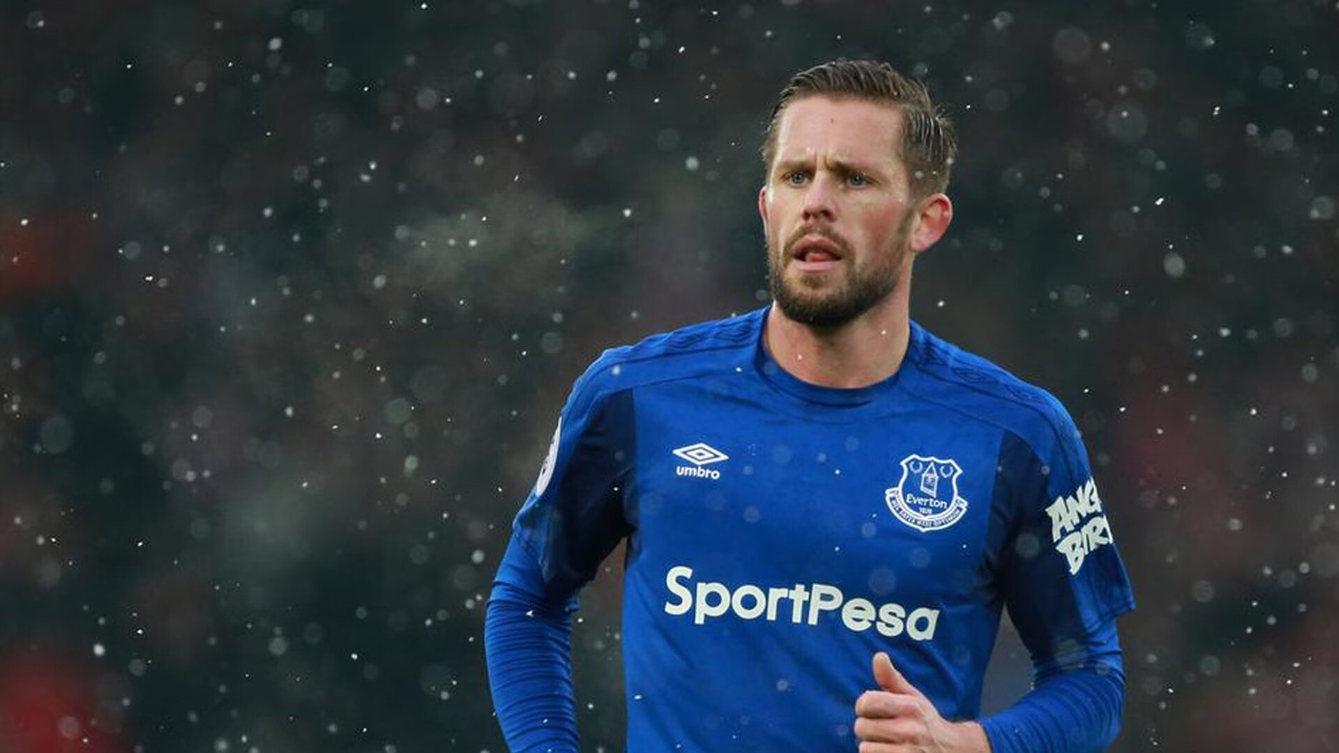 曼联中场表现不佳引发外界质疑，曼联历史十大中场